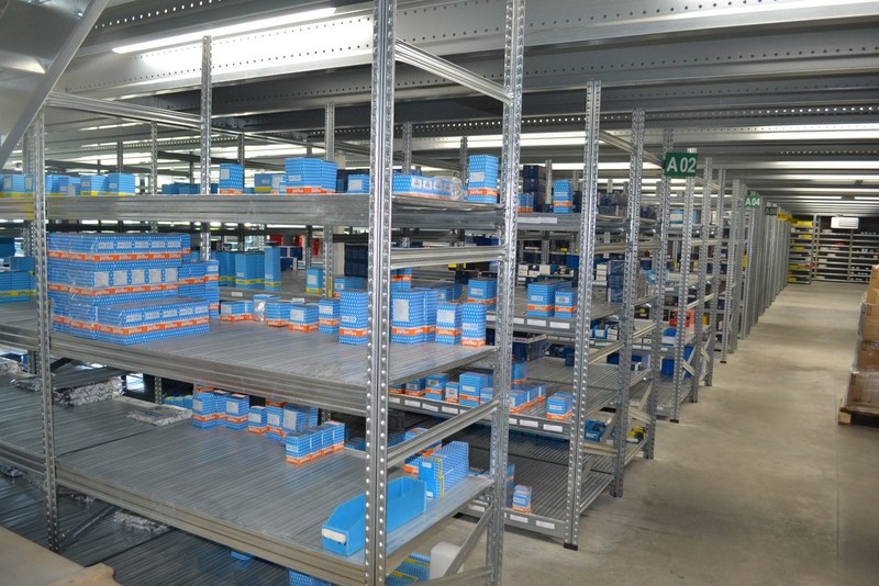 Rayonnage sous mezzanine industrielle