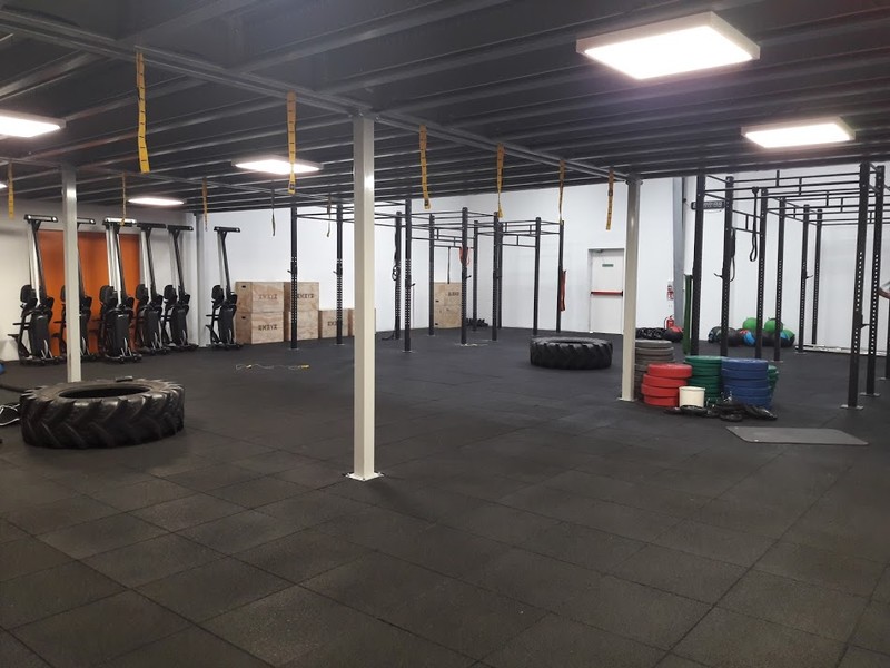 Aménagement salle de cross fit sous mezzanine