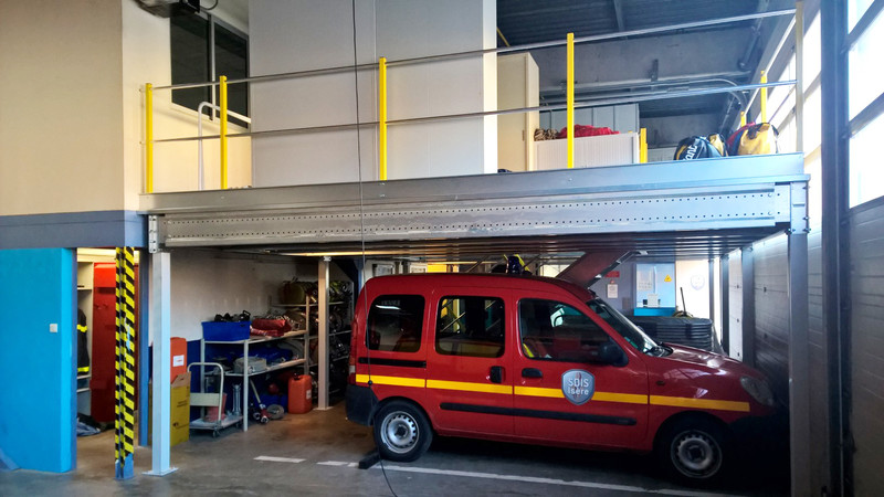 Mezzanine caserne de pompiers